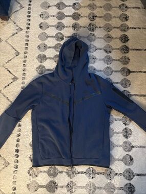 Nike Tech Men's Navy Blue Full-Zip Hooded Jacket (broken zipper)